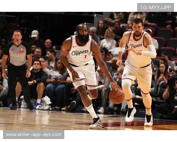 哈登运球如丝顺滑,快船主导比赛走向